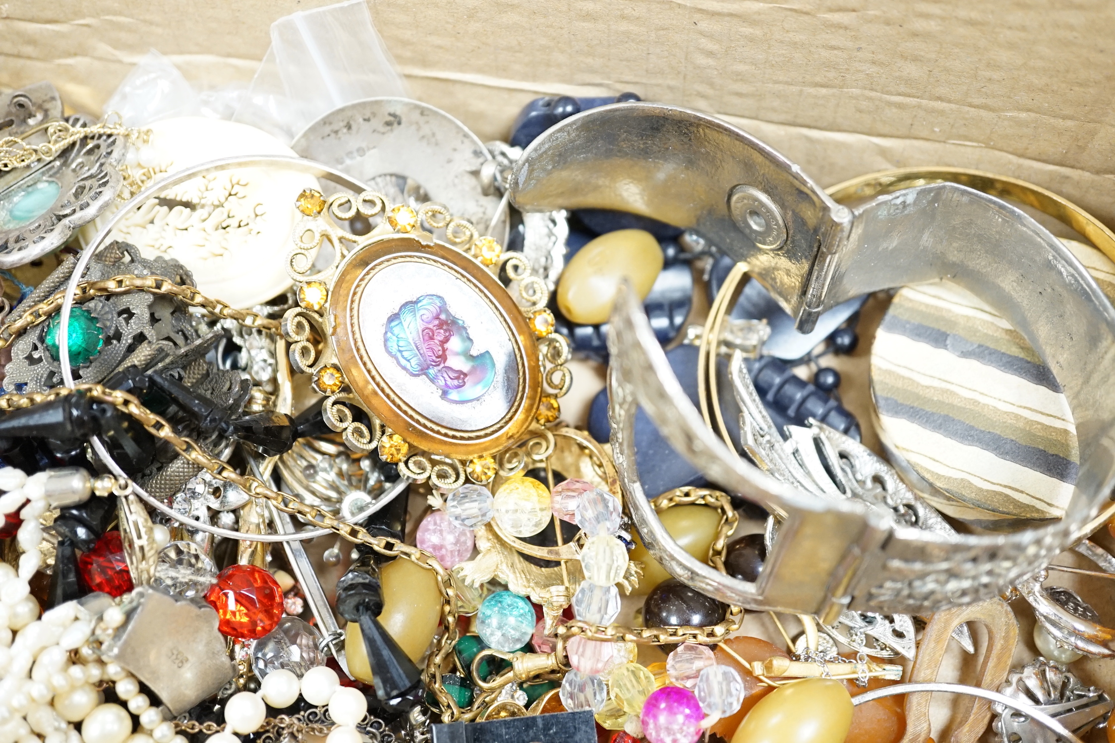 A quantity of mixed mainly costume jewellery, including bangles, necklaces brooches etc.